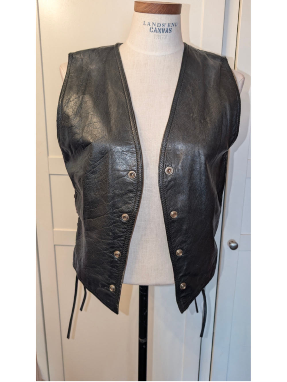 Vintage womens Unbranded Black Leather Motorcycle Vest Size XL